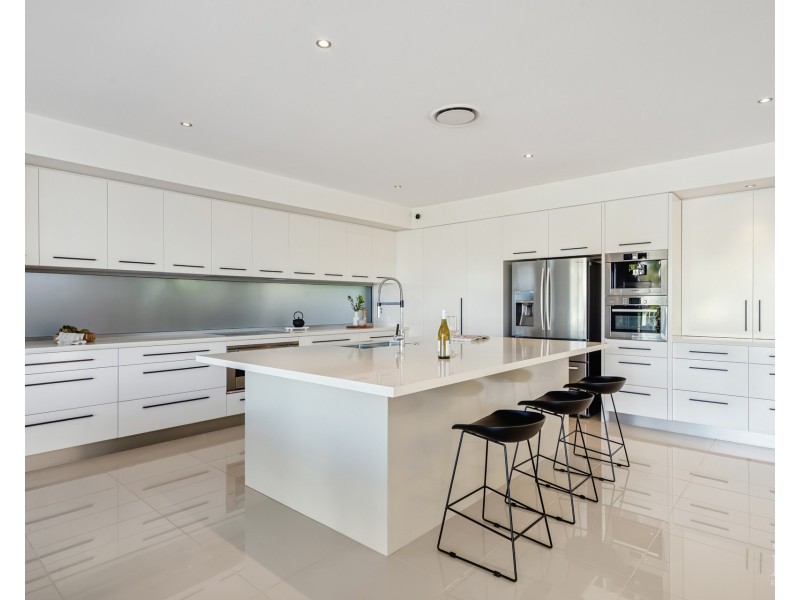 99 The Sovereign Mile, Sovereign Islands QLD 4216