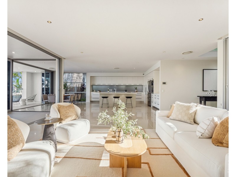 99 The Sovereign Mile, Sovereign Islands QLD 4216