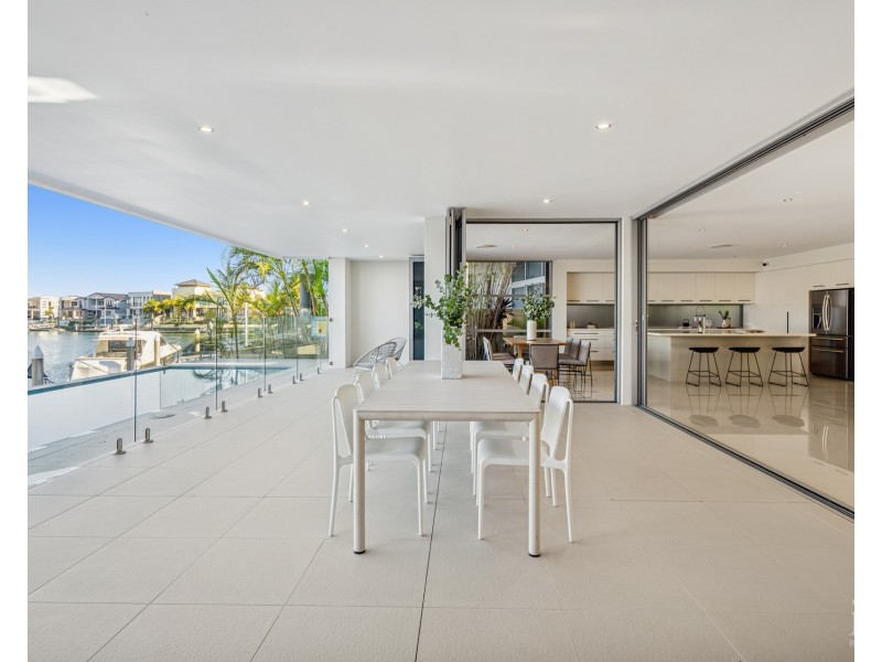99 The Sovereign Mile, Sovereign Islands QLD 4216