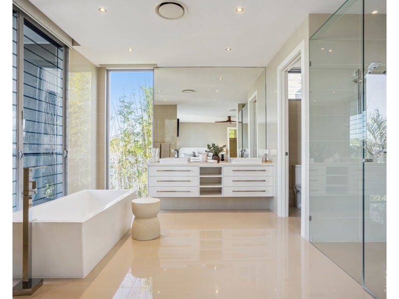 99 The Sovereign Mile, Sovereign Islands QLD 4216