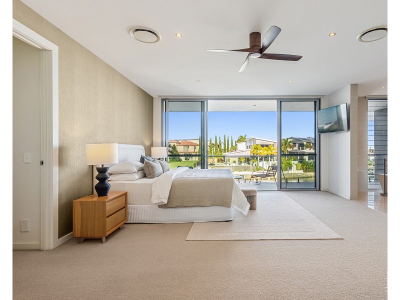 99 The Sovereign Mile, Sovereign Islands QLD 4216