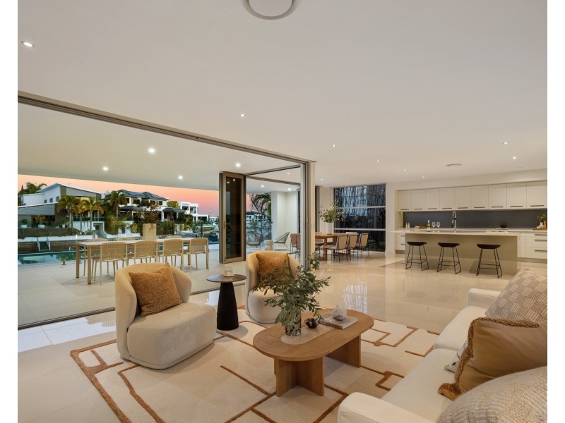 99 The Sovereign Mile, Sovereign Islands QLD 4216