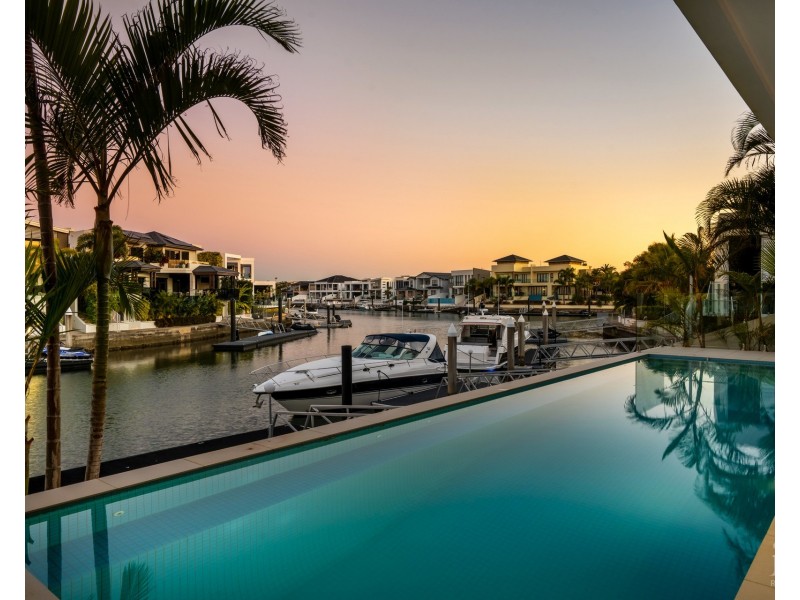 99 The Sovereign Mile, Sovereign Islands QLD 4216