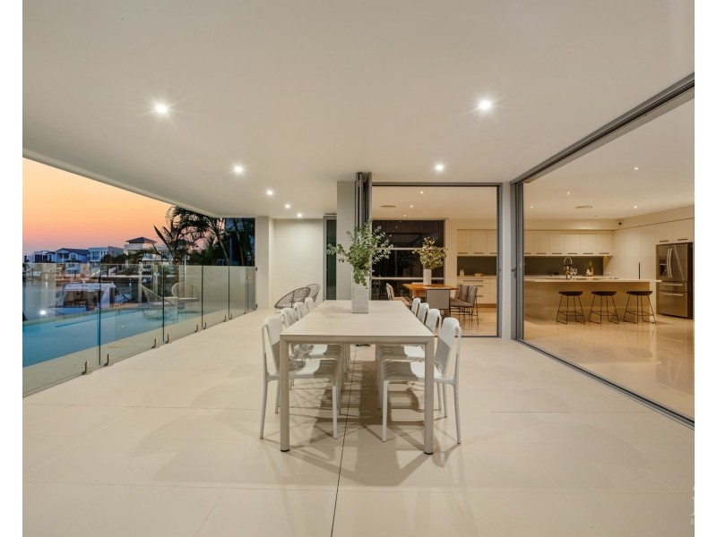 99 The Sovereign Mile, Sovereign Islands QLD 4216
