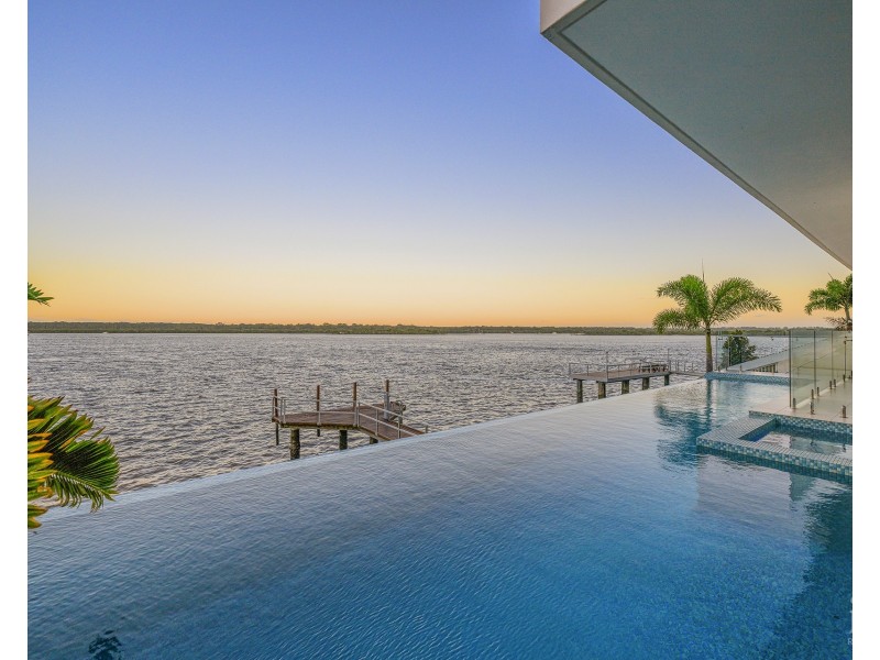 46 Knightsbridge Parade, Sovereign Islands QLD 4216