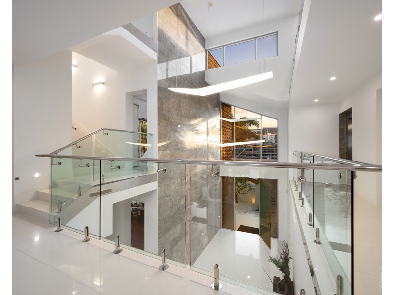 46 Knightsbridge Parade, Sovereign Islands QLD 4216