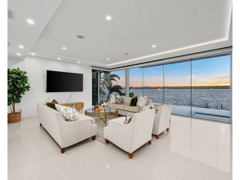 46 Knightsbridge Parade, Sovereign Islands QLD 4216