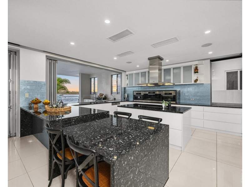 46 Knightsbridge Parade, Sovereign Islands QLD 4216