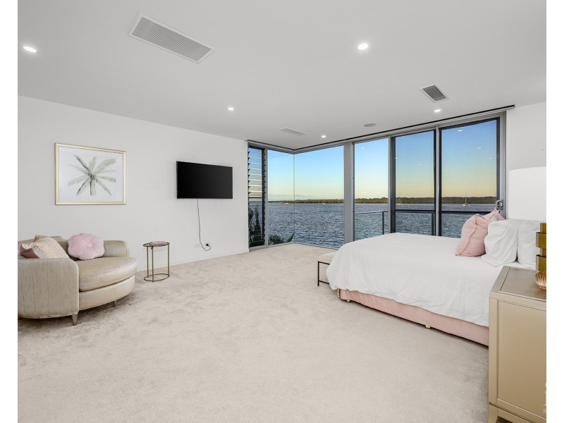 46 Knightsbridge Parade, Sovereign Islands QLD 4216