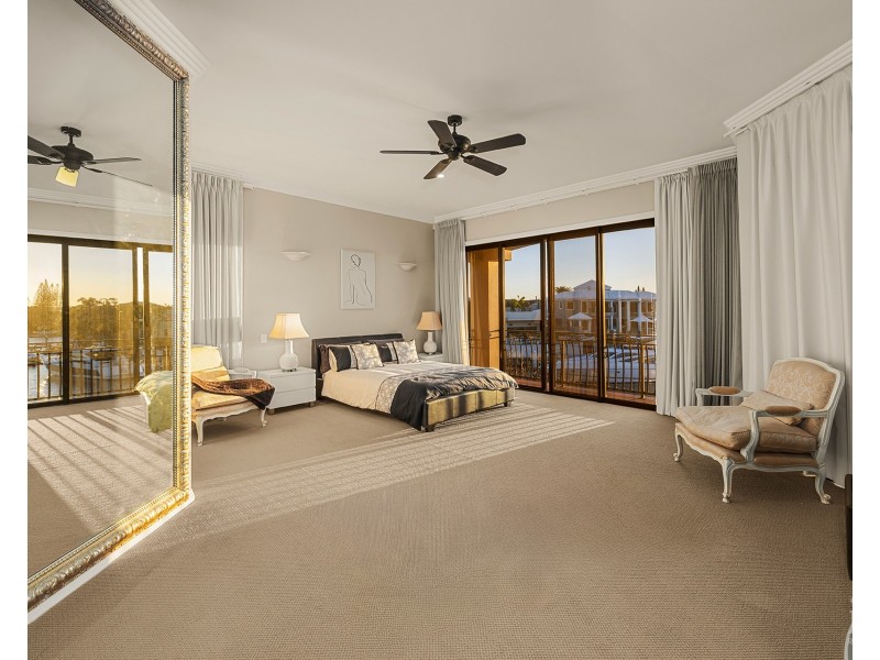 46 King Arthurs Court, Sovereign Islands QLD 4216