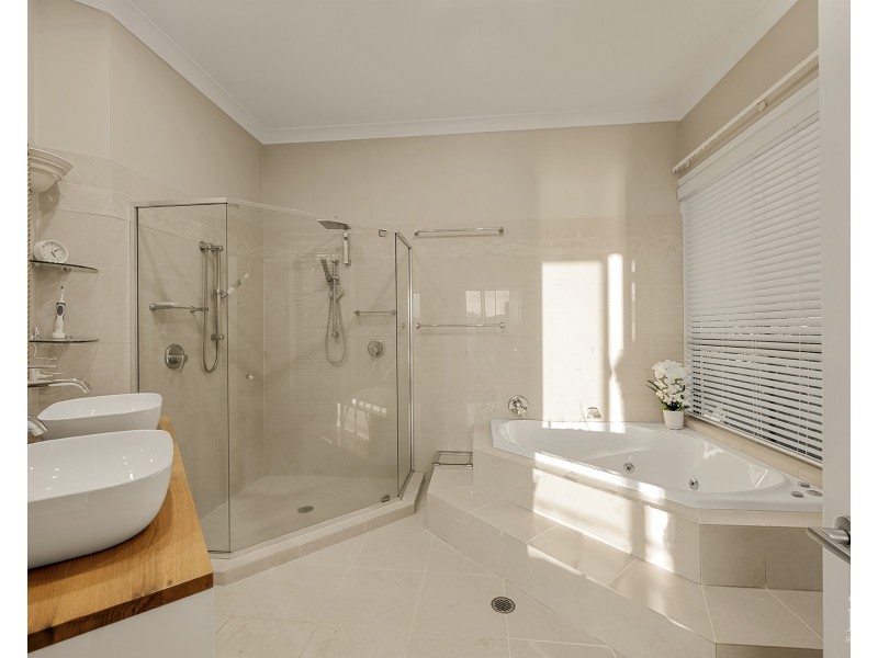 46 King Arthurs Court, Sovereign Islands QLD 4216