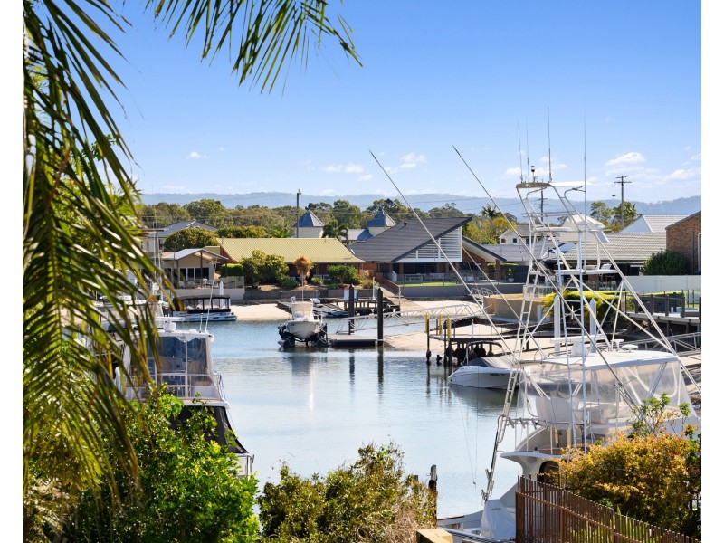 12 James Cook Esplanade, Hollywell QLD 4216