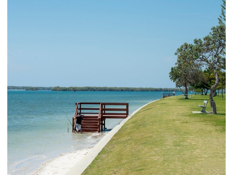 12 James Cook Esplanade, Hollywell QLD 4216