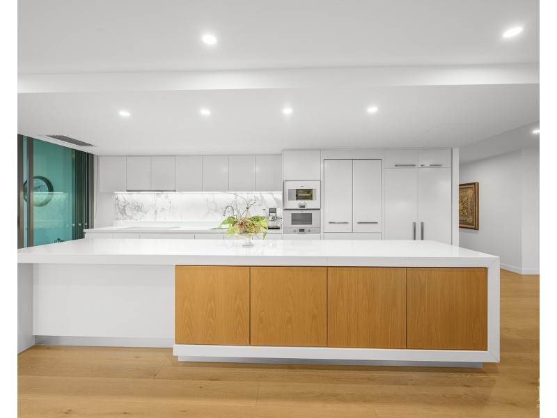 31602/2 Ephraim Island, Paradise Point QLD 4216