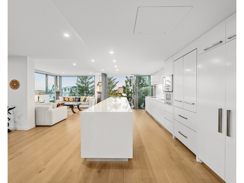 31602/2 Ephraim Island, Paradise Point QLD 4216