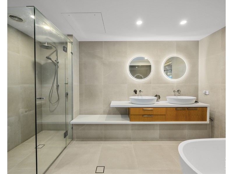 31602/2 Ephraim Island, Paradise Point QLD 4216