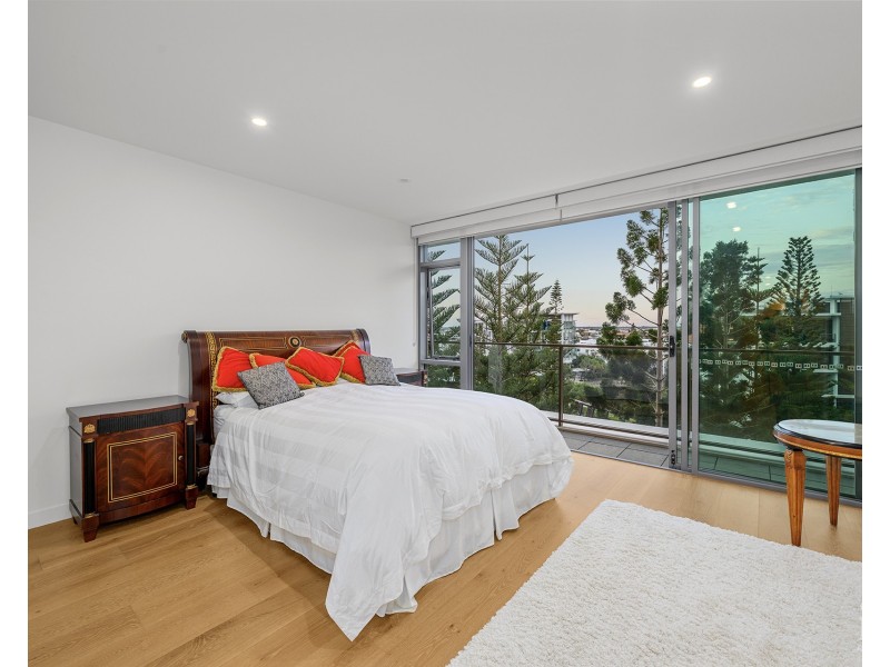 31602/2 Ephraim Island, Paradise Point QLD 4216