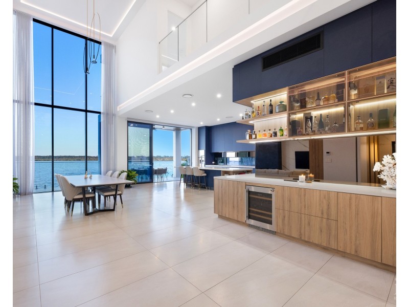 44 Knightsbridge Parade East, Sovereign Islands QLD 4216