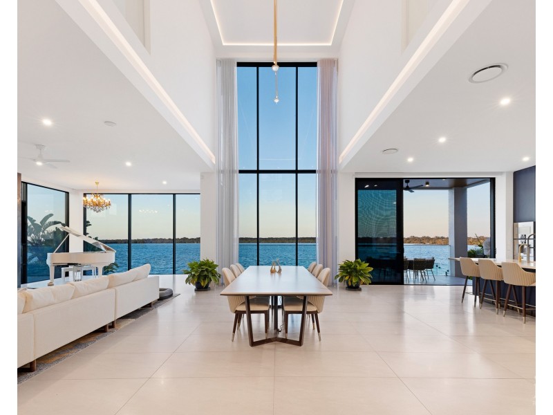 44 Knightsbridge Parade East, Sovereign Islands QLD 4216