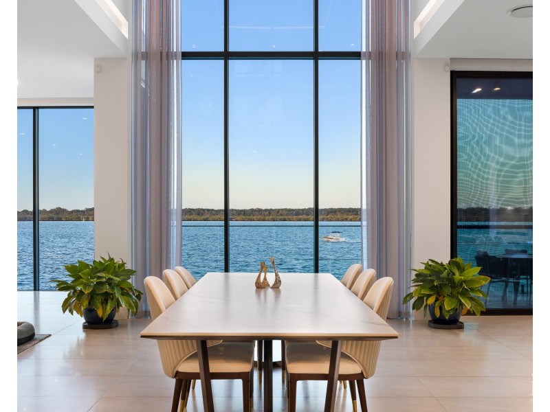44 Knightsbridge Parade East, Sovereign Islands QLD 4216
