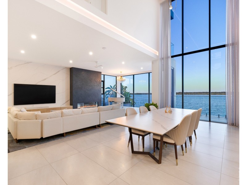 44 Knightsbridge Parade East, Sovereign Islands QLD 4216