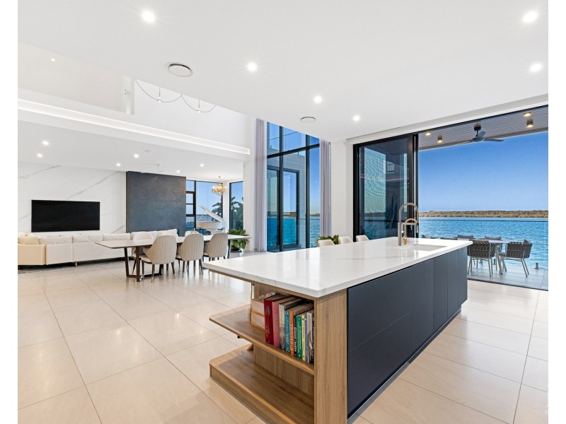 44 Knightsbridge Parade East, Sovereign Islands QLD 4216