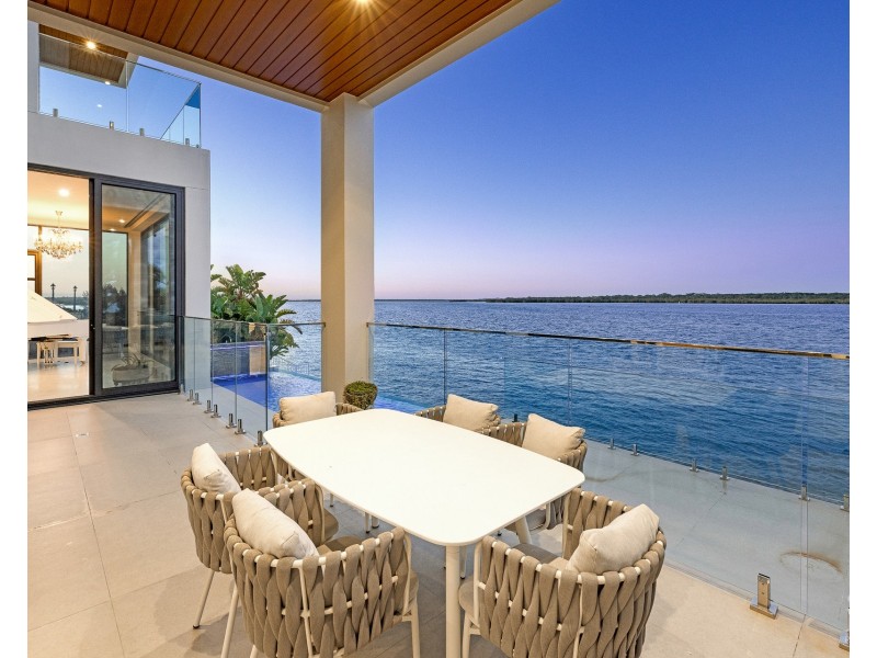 44 Knightsbridge Parade East, Sovereign Islands QLD 4216