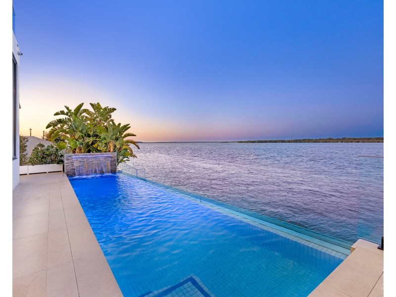 44 Knightsbridge Parade East, Sovereign Islands QLD 4216