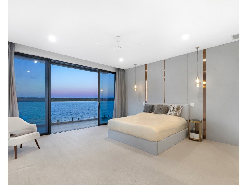 44 Knightsbridge Parade East, Sovereign Islands QLD 4216