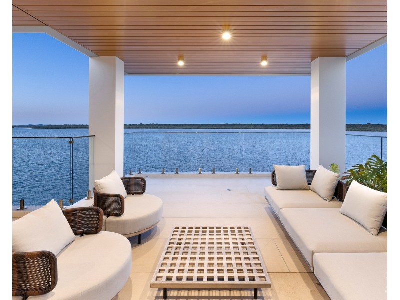 44 Knightsbridge Parade East, Sovereign Islands QLD 4216