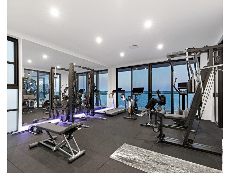 44 Knightsbridge Parade East, Sovereign Islands QLD 4216