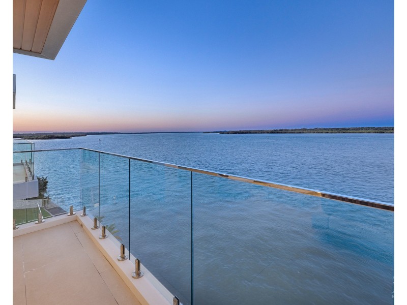 44 Knightsbridge Parade East, Sovereign Islands QLD 4216