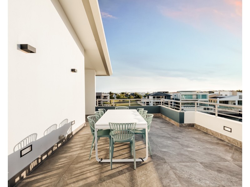 19 Knightsbridge Parade East, Sovereign Islands QLD 4216
