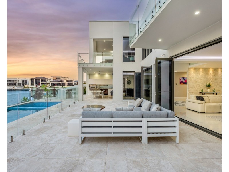 65 The Sovereign Mile, Sovereign Islands QLD 4216