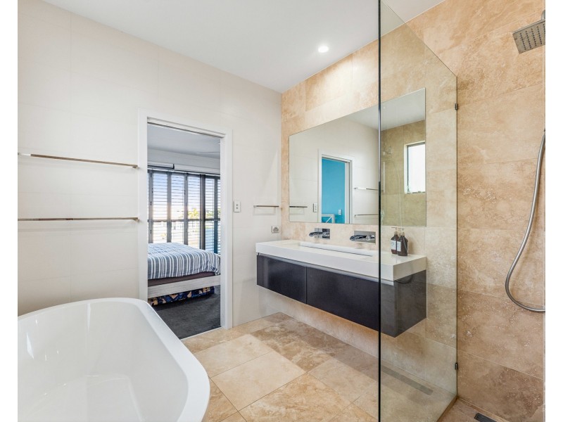 65 The Sovereign Mile, Sovereign Islands QLD 4216