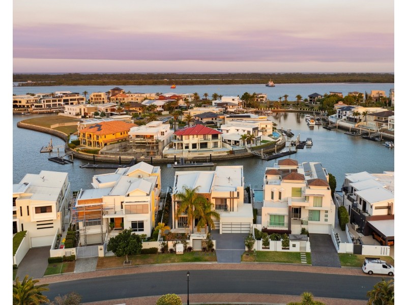 65 The Sovereign Mile, Sovereign Islands QLD 4216