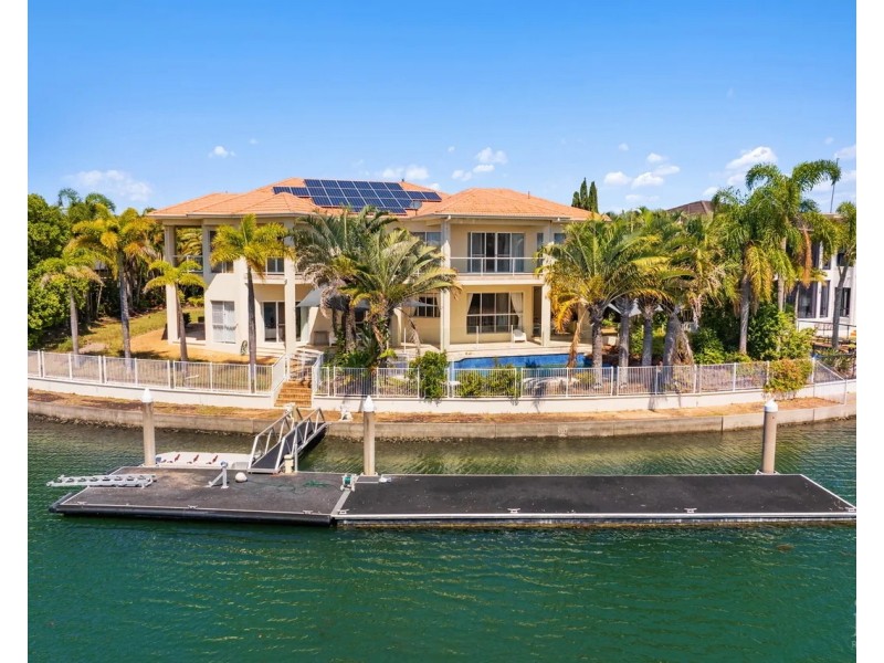 11-13 Queen Guineveres Place, Sovereign Islands QLD 4216