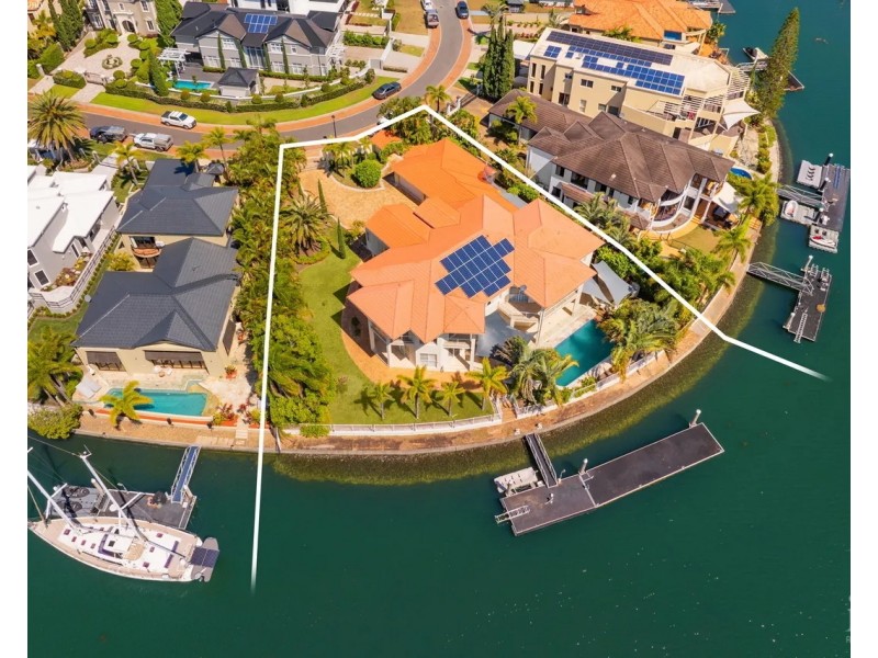 11-13 Queen Guineveres Place, Sovereign Islands QLD 4216