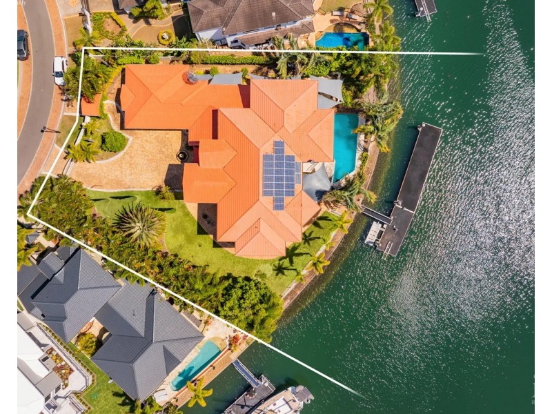 11-13 Queen Guineveres Place, Sovereign Islands QLD 4216