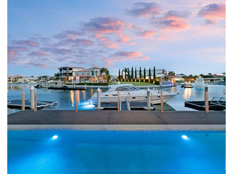 3 Royal Albert Crescent, Sovereign Islands QLD 4216