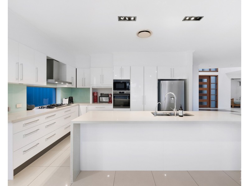 3 Royal Albert Crescent, Sovereign Islands QLD 4216