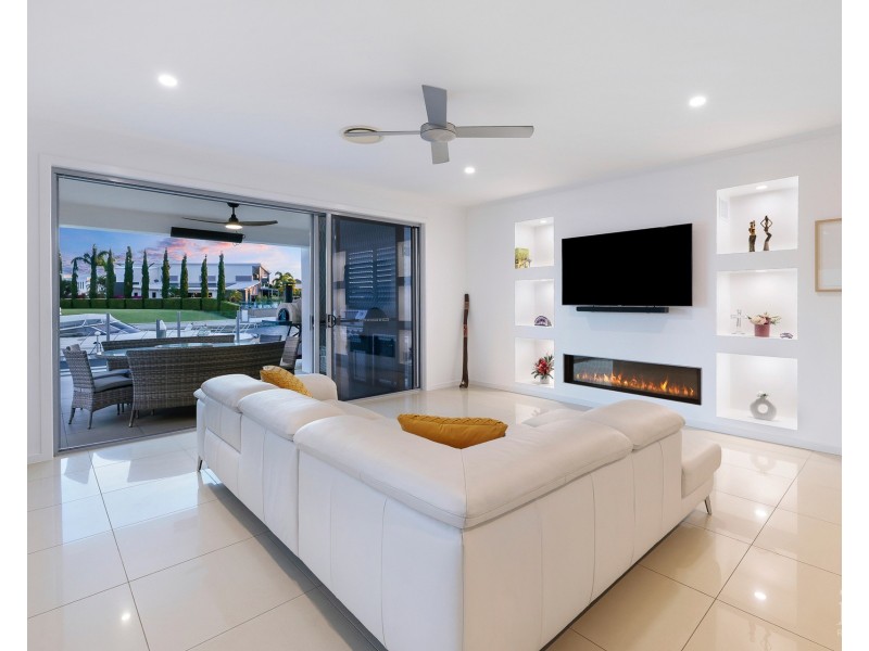 3 Royal Albert Crescent, Sovereign Islands QLD 4216