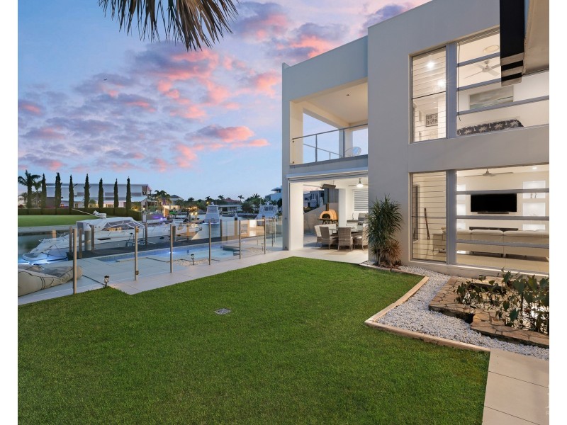 3 Royal Albert Crescent, Sovereign Islands QLD 4216
