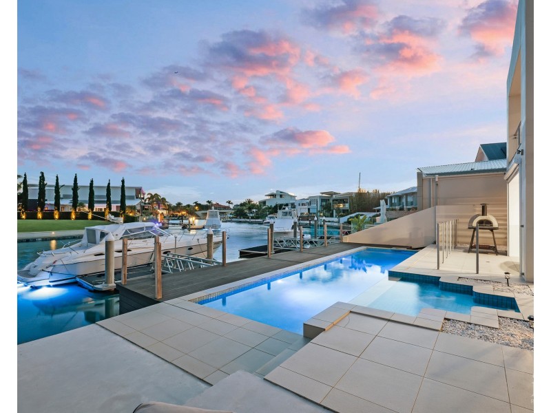 3 Royal Albert Crescent, Sovereign Islands QLD 4216