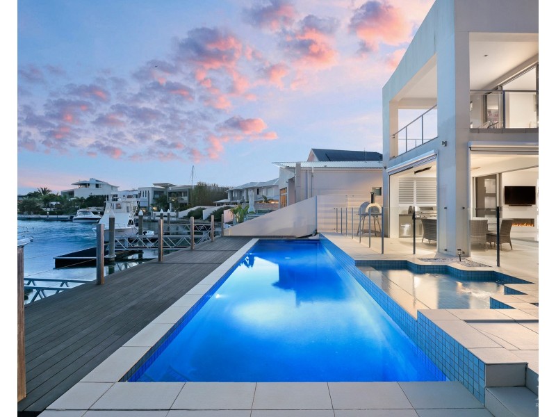 3 Royal Albert Crescent, Sovereign Islands QLD 4216