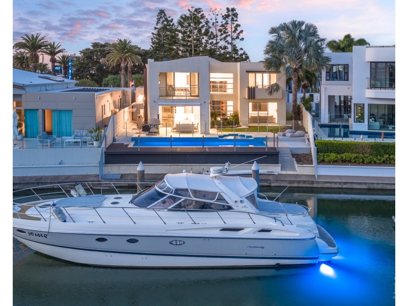 3 Royal Albert Crescent, Sovereign Islands QLD 4216