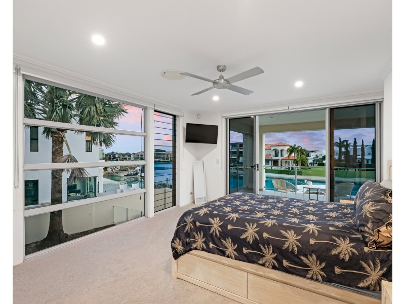 3 Royal Albert Crescent, Sovereign Islands QLD 4216