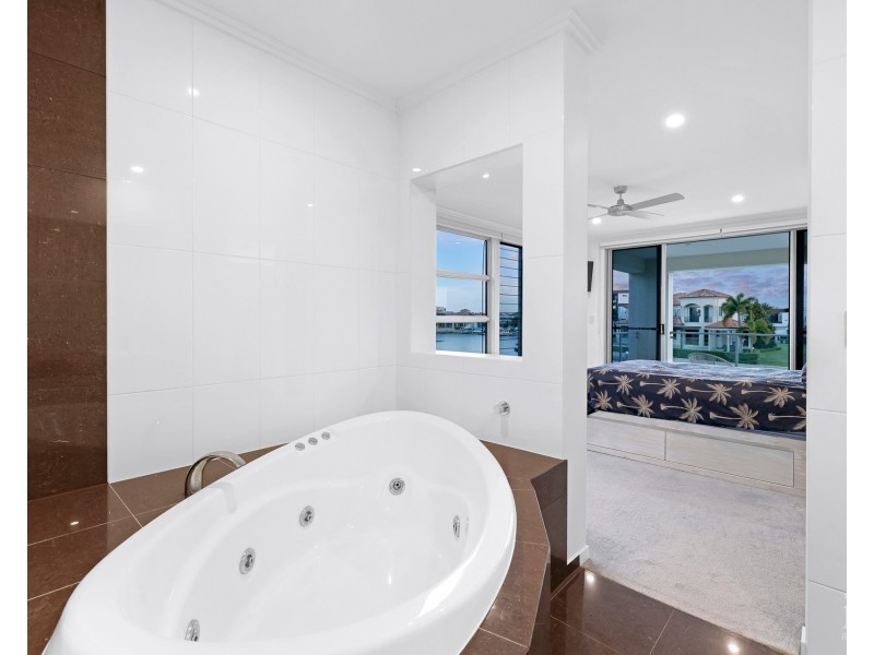 3 Royal Albert Crescent, Sovereign Islands QLD 4216