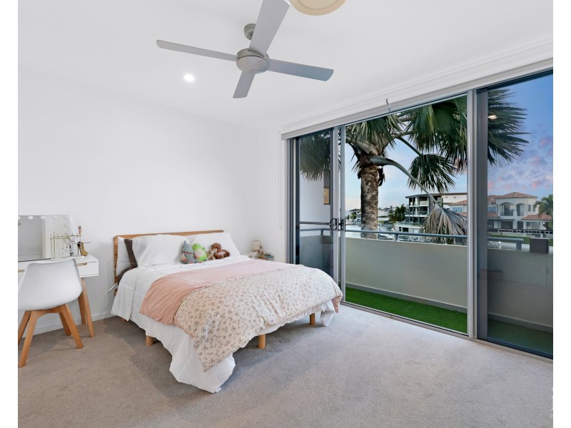 3 Royal Albert Crescent, Sovereign Islands QLD 4216