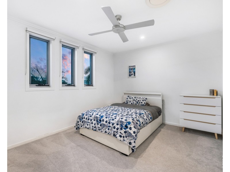 3 Royal Albert Crescent, Sovereign Islands QLD 4216